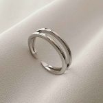 انگشتر نقره‌ای فری‌سایز با طراحی ساده دو لاین و سبک مینیمال