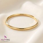 دستبند النگویی (بنگل) زنانه برند ژوپینگ رنگ طلایی با طراحی کاملاً ساده، قفل‌دار و سطح براق آینه‌ای